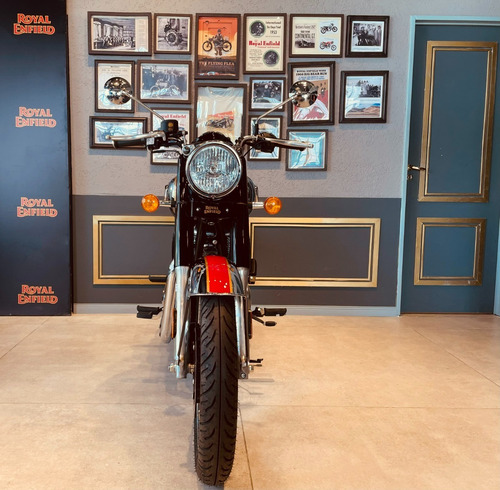 Imagen 2 de 25 de Royal Enfield Classic 350 - Chrome & Dark