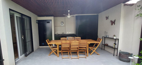 Casa Renovada En San Isidro