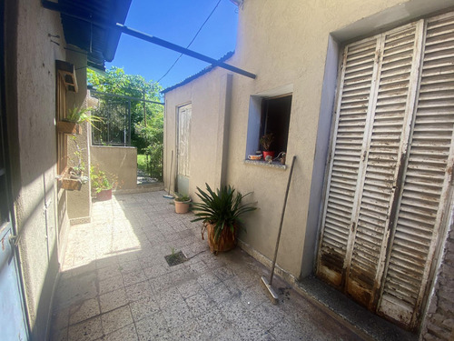 Venta Casa 2 Dormitorios Con Garage Y Jardin En Monte Castro-para Reciclar