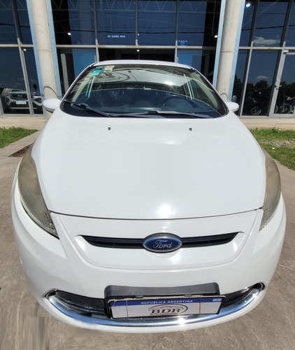 Impecable Ford Fiesta Kinetic 1.6 Design Titanium Año 2012