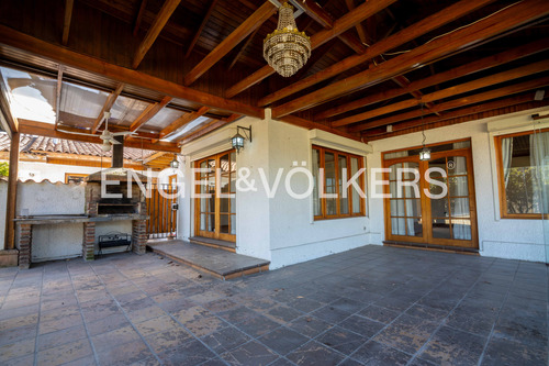 Casa Chilena Con Cancha De Tenis En Lonquén Norte