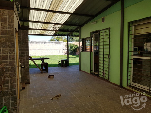 Imagen 2 de 16 de Casa En Venta De 2 Dormitorios C/ Cochera En Pueblo Esther