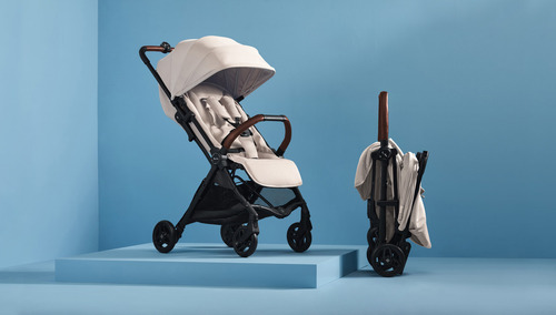 Cochecito De Paseo Compacto Silver Cross Jet 5 - Isatina Color Almond Chasis Negro