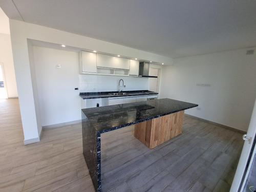 Casa A La Venta En San Felipe De Canning!!! 3 Dormitorios!! Vista Al Pulmon!! Oportunidad!!