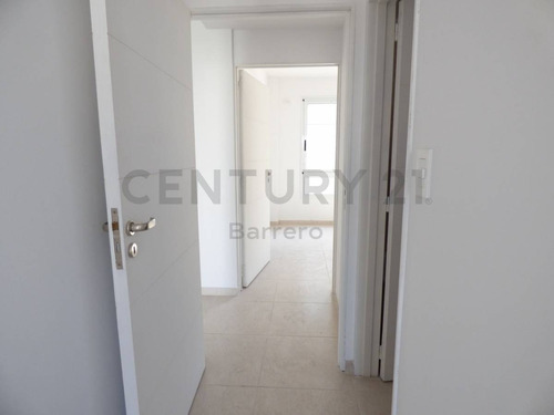 Imagen 16 de 30 de Impecable Tres Ambientes Con Dos Dormitorios En Suite Y Toilette A Estrenar