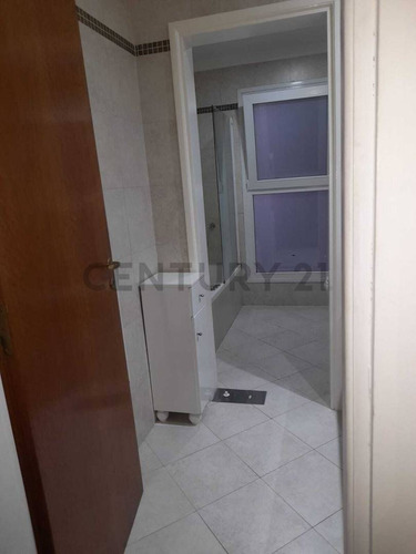 Casa En Venta Olivos - Roche - 6 Ambientes - Pileta - Parrilla - 2 Cocheras