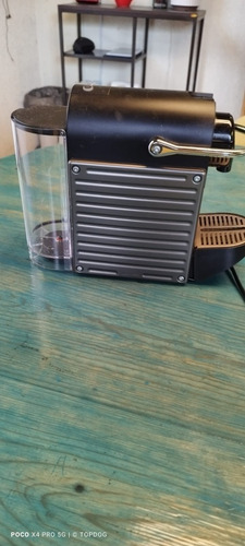 Cafetera Nespresso Pixie Titanium En Set (Usado)