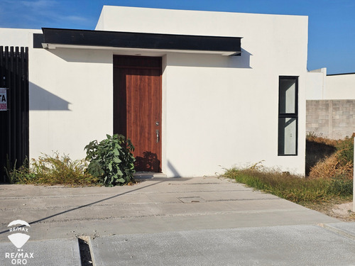 Casa En Preventa En Cañadas Del Arroyo De Un Piso