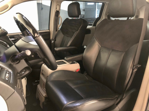 Imagen 10 de 15 de Chrysler Town Country Limited 2013