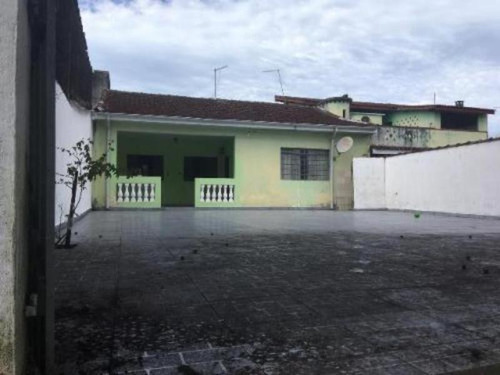 Casa Com Quintal Na Frente E Perto Da Praia Em Itanhaém Sp
