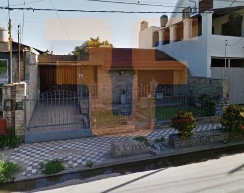 Imagen 1 de 15 de Casa En Venta 3 Dormitorios- Av. Santa Ana 3681