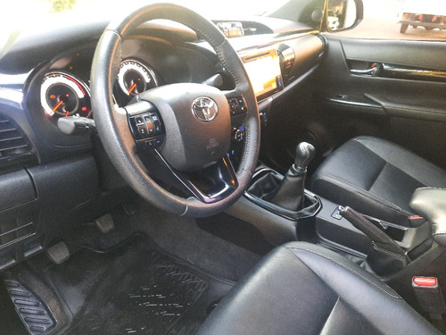 Imagen 14 de 16 de Toyota Hilux 2019 2.8 Cd Srx 177cv 4x4