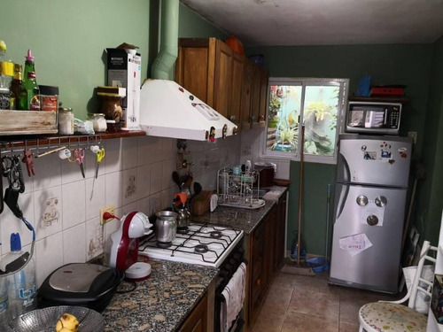 Imagen 7 de 10 de Casa De Dos Dormitorios, Un Baño, Excelente Zona. Amplio Jardin
