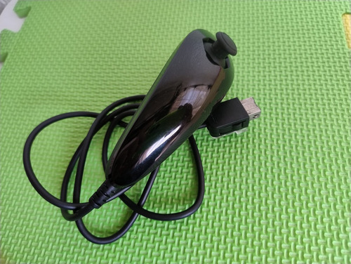 Control Nunchuk Para Wii Y Wii U Color Negro (Usado)