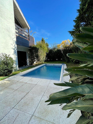Imagen 2 de 6 de Lote Con Metros Construidos Y Piscina
