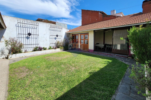Venta Casa 5 Ambientes En Bernal - Apto Credito