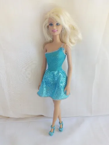 Barbie antiga vestido azul