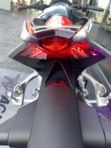 Imagen 9 de 25 de Aprilia Tuono V4 1100 Rf, No Bmw, No Ducati, No Kawasaki Gjf