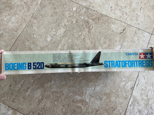 Boeing B-52d Superfortress. Esc. 1/100. Tamiya Brasil - Raro