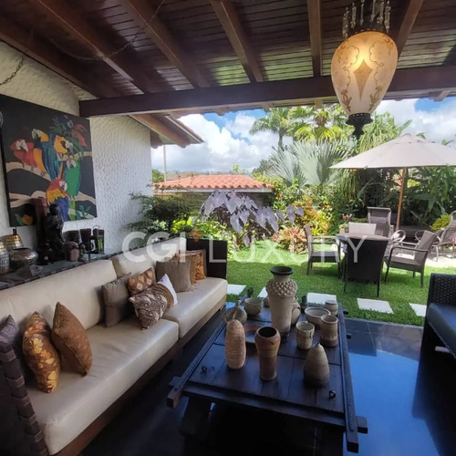 Cgi+ Luxury Caracas Ofrece En Venta Hermosa Casa En Lomas De La Lagunita Ccs
