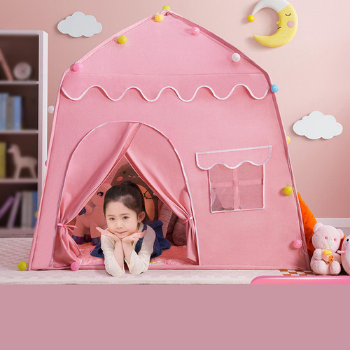 Los Niños Juegan A La Casa De La Princesa, Interior Al Aire