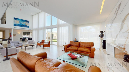 Venta Casa 4 Dormitorios En La Berlina Diseño Moderno Y Funcional