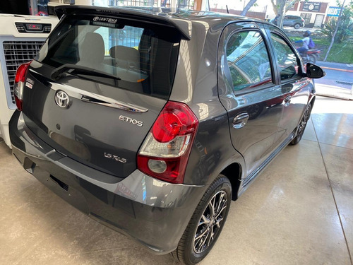 Imagen 3 de 7 de Toyota Etios 1.5 5 Ptas Xls Pack 4at (l22)