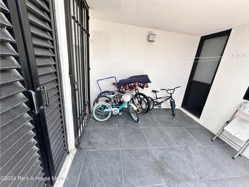 Casa En Venta De 4 Recamaras Y 4 Baños