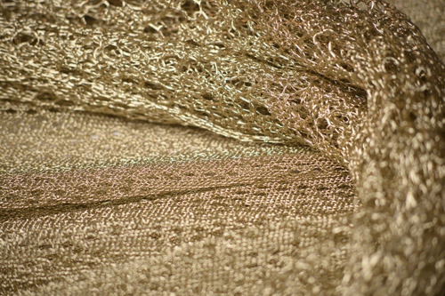 Imagen 3 de 3 de Red De Lurex Dorado - Género Importado - Mariages Sedería A2