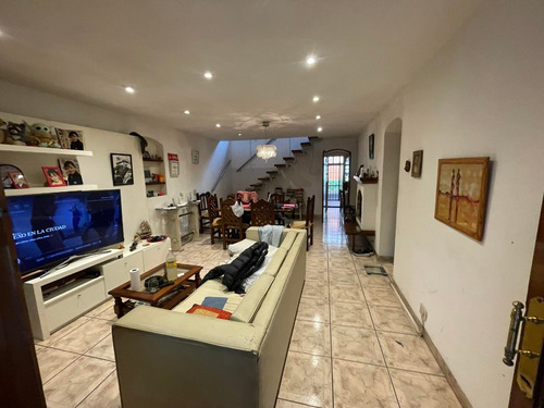 Av. Gral Paz 9600, Caba / Casa Lote Propio 8,66 X 32mts / Fondo Terraza Impecable 4 Ambientes / U$s 300.000