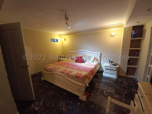 Casa En Venta Sabana Del Medio San Diego Inm En Conjunto Cerrado Completamente Remodelada Con Acabados Modernos, Piso En Porcelanato Y Marmol, Paredes Decorativas Con Marmol Importado. 23-2814