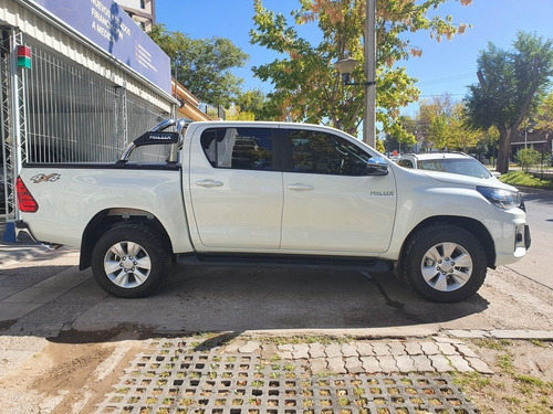 Toyota Hilux 2.8 Cd Srv 177cv 4x4 At 2019