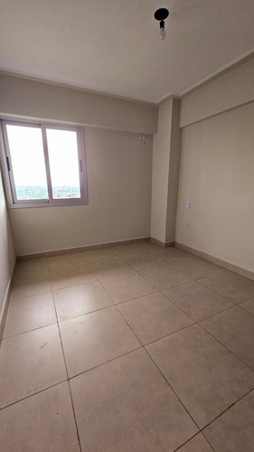 Alquiler! Departamento De Categoría Tipo Dúplex De 2 Dormitorios En Lavalle Al 1100, Barrio Sur