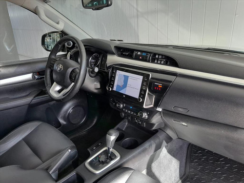 Toyota Hilux 2.8 D-4D TURBO DIESEL CD SRX 4X4 AUTOMÁTICO