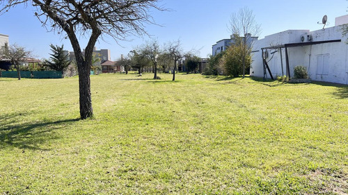 Terreno En Barrio Los Bretes Colón