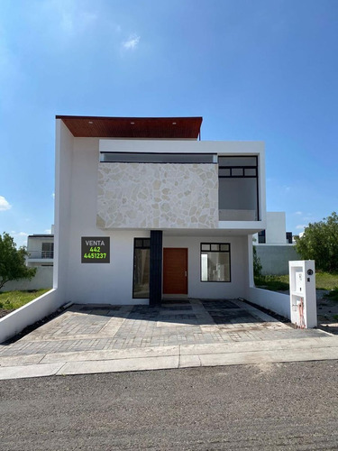 Imagen 1 de 16 de Residencia En Grand Juriquilla, Jardín, 4ta Recamara En Pb,