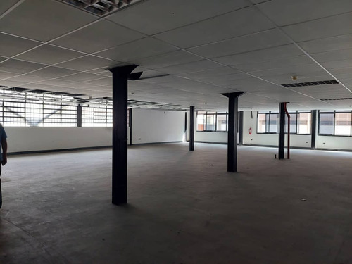 Se Vende/alquil Edificio Industrial Boleita Sur 3.200mtrs Uk