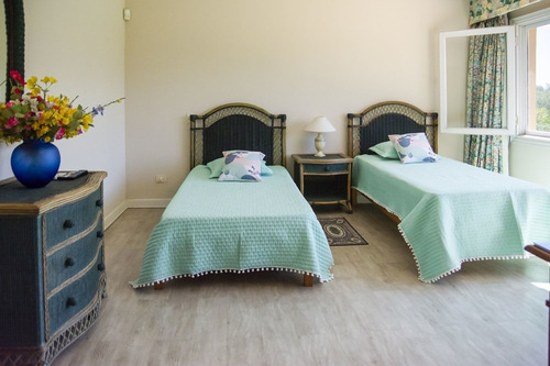 Casa En Venta De 3 Dormitorios En Beverly Hills