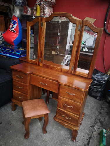 Coqueta De Cenizaro; Comodas Y Espejos Mi Mueble ¢225,000.