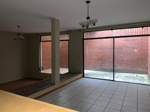 Imagen 8 de 14 de Venta Casa Tipo Town House En Residencial La Montaña Zona 16