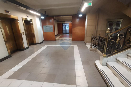 Rebajado !! Oficinas En Agustinas Con Bandera