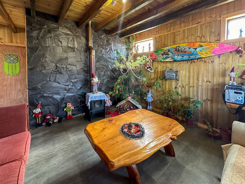 Casa A Pasos De La Playa En Pichilemu, 6 Dormitorios