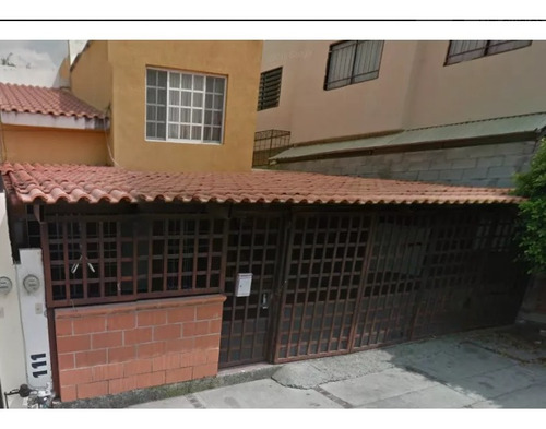 Casa A La Venta En Real De Los Naranjos, Leon, Guanajuato, Remate Adjudicado