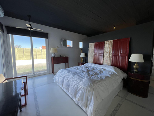 Casa En La Playa Primera Linea Del Mar. La Barra Punta Del Este.