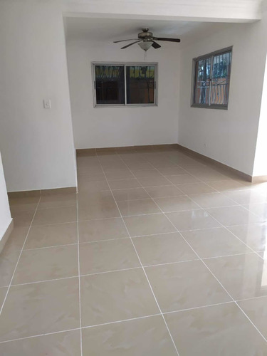 Casa Ubicada En El Residencial Las Orquideas, La Romana