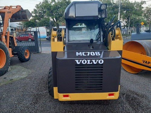 Imagem 4 de 8 de Mini Carregadeira Volvo Mc70b Ano 2009 Pintura Nova
