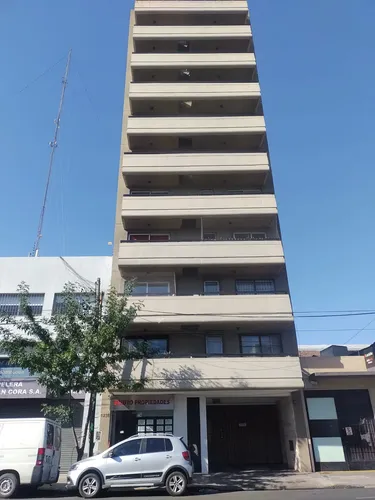 Amplio Departamento 2 Ambiente En Pleno Centro De Mataderos, Con Sum, Piscina, Aire Acondicionado.