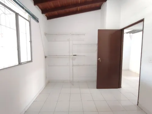 Casa En Arriendo En Prados Del Este. Cod A30234