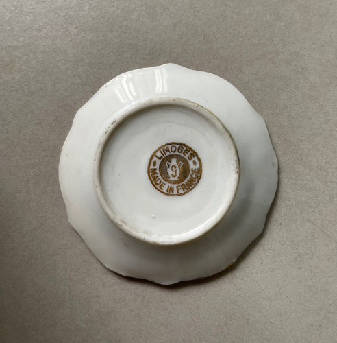 Platito Miniatura De Porcelana Limoges Made In France Blanco Escena Galante (Usado)