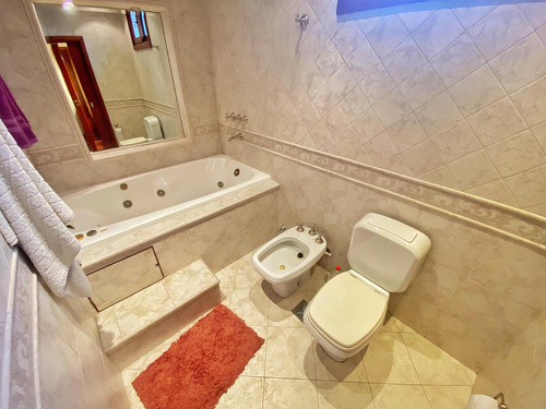 Venta Casa Con Galpón 172 M2 Patio Terraza Quincho Lanus